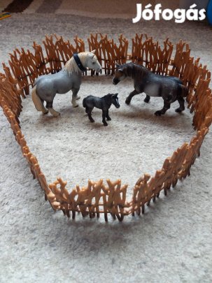 Schleich lovak karámban, Schleich kerítés