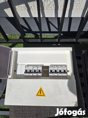Schneider Electric kismegszakító tábla (lakáselosztó doboz)-Debrecen