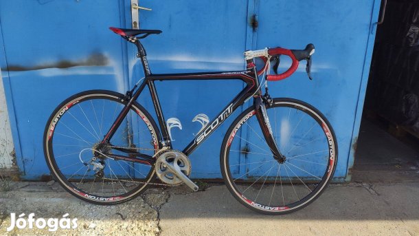 Scott Addict R2 karbon országúti kerékpár - 56