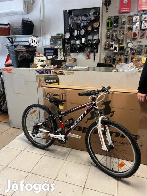 Scott Scale JR 24 fekete piros fiú gyerek kerékpár