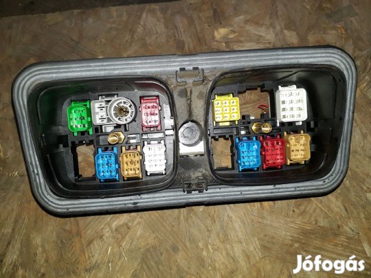 Seat Cordoba 02-08 Biztosítéktábla / Relé Tábla Burkolat