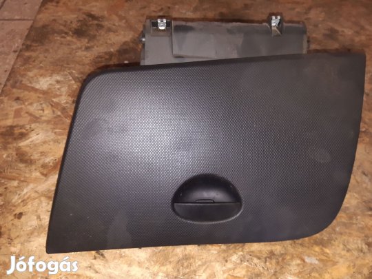 Seat Leon II Cupra Kesztyűtartó