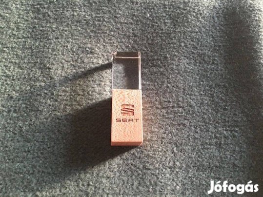 Seat egyedi fa 2.0 USB pendrive 16 GB
