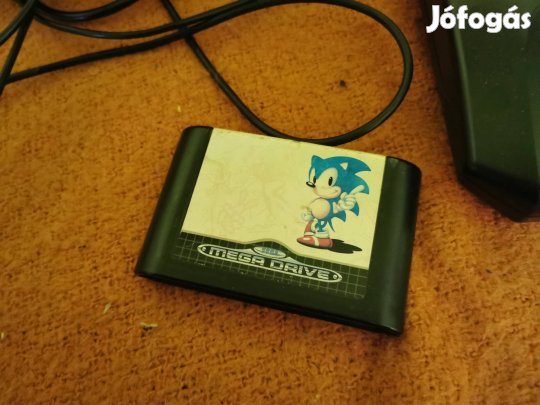Sega Megadrive II 2 kontrollerrel játékokkal
