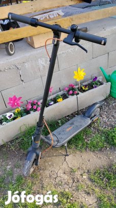 Segway Ninebot Kickscooter F2 Pro elektromos rollert 900W 25km arra