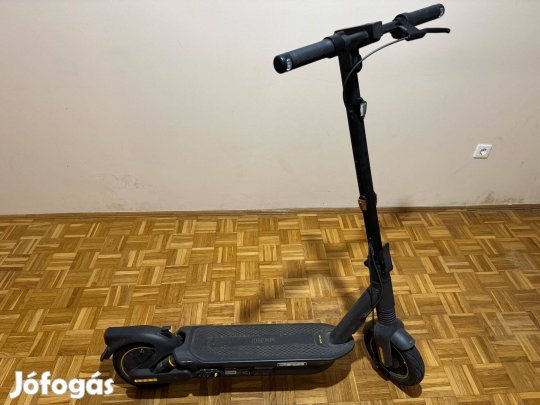 Segway Ninebot Kickscooter Max G2 E elektromos roller (gyorstöltővel)