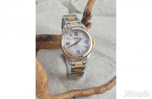 Seiko 'Lukia' női karóra, solar, rádió, zafír, számla és gari 2016.06