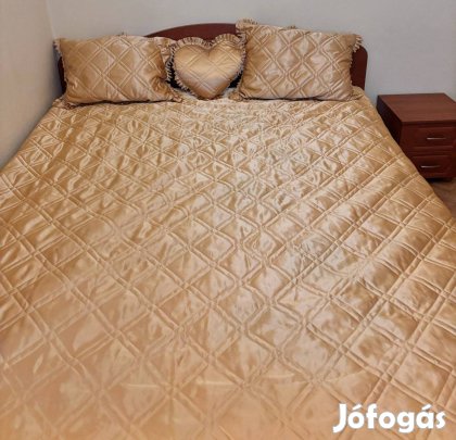 Selyem (steppelt) ágytakaró szett 3 párnával 180x200 ágyra