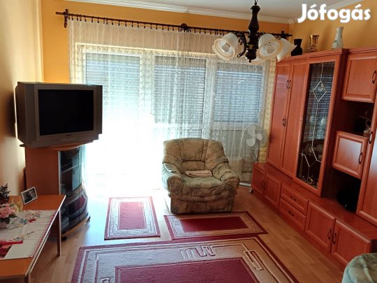 Semmelweis utcán 4. emeleti, 2 szobás lakás liftes társasházban