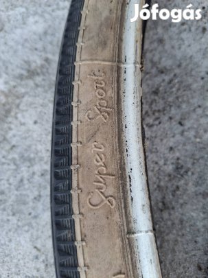 Semperit 28 országuti gumi eladó!