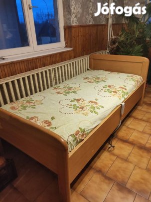 Senior motoros ágy, matraccal