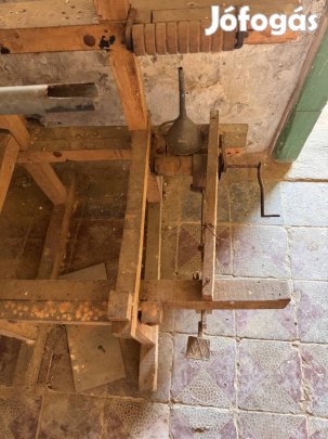 Seprű készítő gép