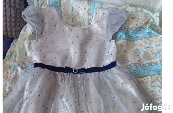 Serdülőnek való ünneplő ruhák