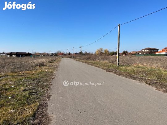 Seregélyesi 926 nm-es telek eladó