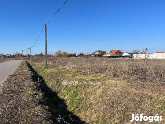 Seregélyesi eladó 855 nm-es telek