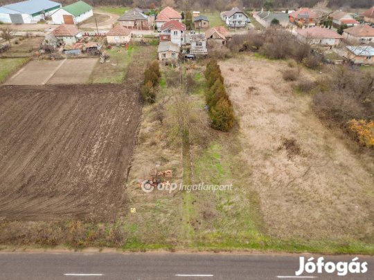 Seregélyesi eladó 915 nm-es telek