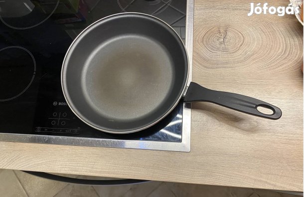 Serpenyő 28 cm edény