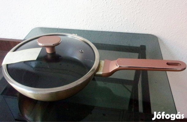 Serpenyő fedővel karcmentes Újpest központ közelében de az alul odaége