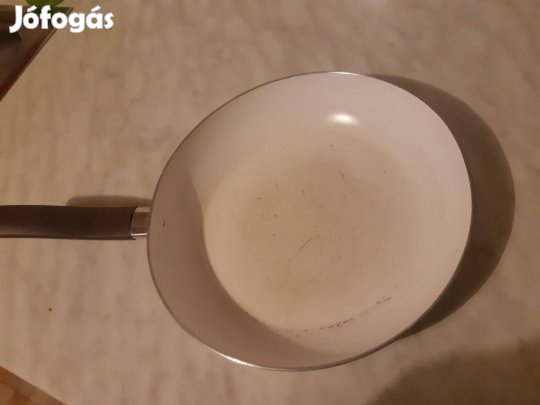 Serpenyő kerámia bevonattal Ernesto márka
