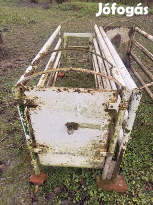 Sertés fialtató kaloda