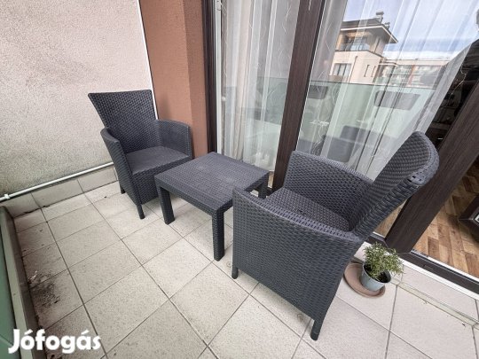 Sérült kertibútor