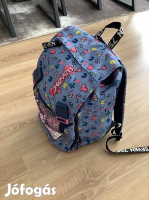 Seven lány iskolatáska