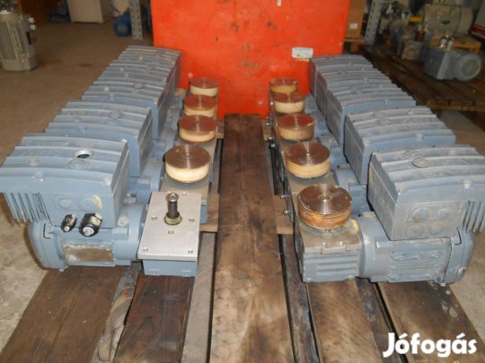 Sew hajtómű (azonosító: 2981) teljesítmény: 0,37 kW kimenő fordulat: 4