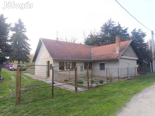 Siklós-Postaszálláson felújítandó lakás eladó