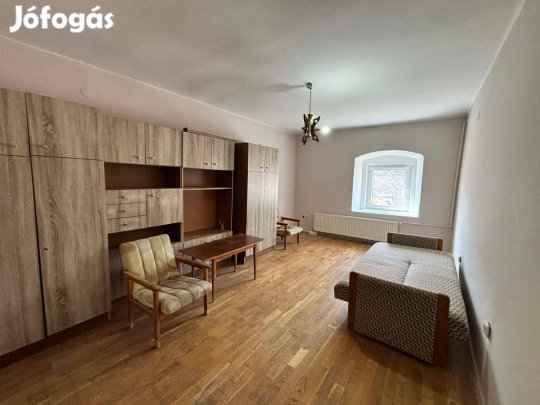 Siklós belvárosi 2 szobás lakás