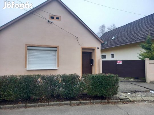 Siklós közkedvelt részén 4 szobás családi ház eladó