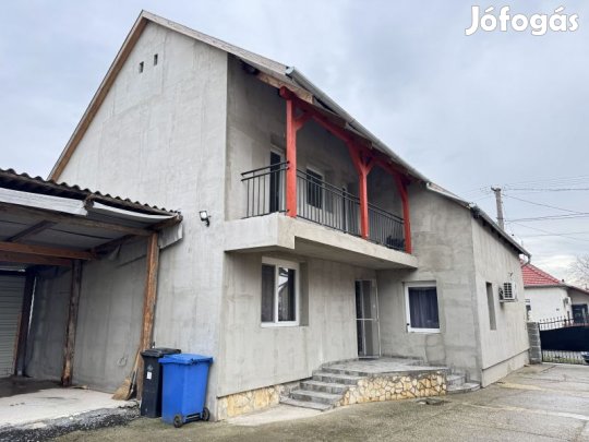 Siklóson egy 180 m2-es felújított ház eladó!