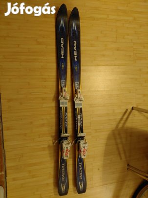 Sílécek, bakancsok eladók egyben.