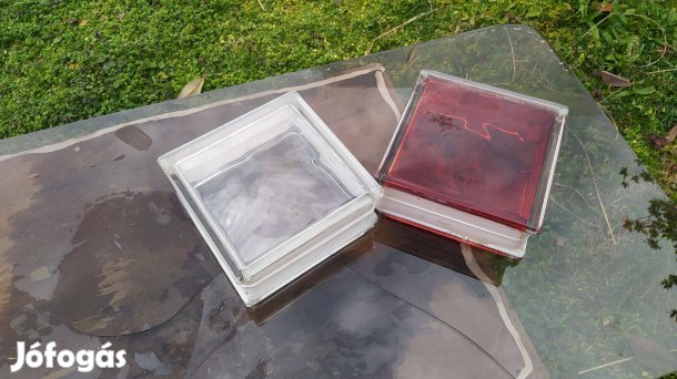 Sima és egy szines vegtégla