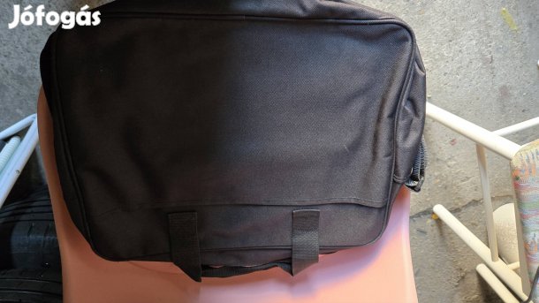 Sima laptop táska. 