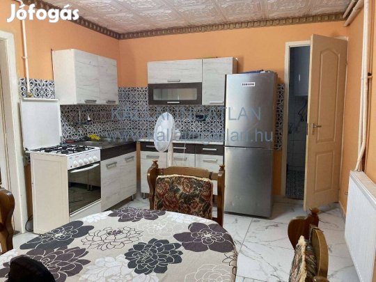 Simai út közelében családi ház eladó!