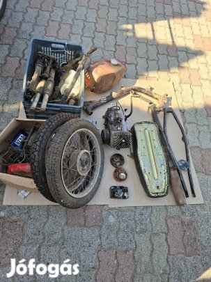 Simson S 50-es szétszedett állapotban 
