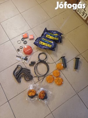 Simson alkatrész egyben.