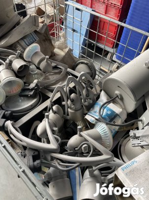 Sínes Lámpatestek , trafók egyben eladók 60.000,/Ft