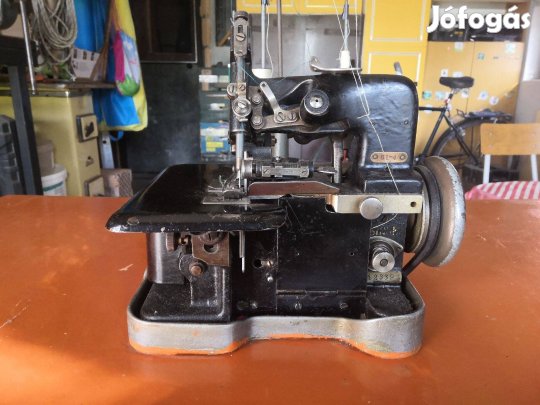 Singer Interlock varrógép, asztallal, varrónőtől, jó állapotban