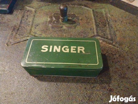 Singer régi fémdoboz, varrógép alkatrészes doboz a 20.sz. első feléből