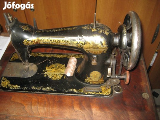 Singer varrógép ,működőképes eladó! Asztalával együtt!