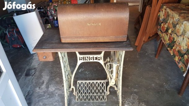 Singer varrógép állvánnyal, asztal funkciót is betölthet, ajándék