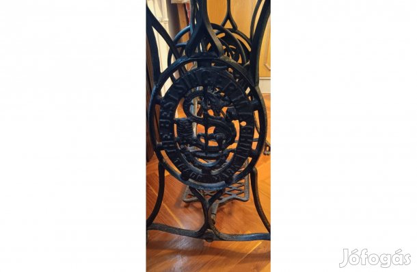 Singer varrógép asztal