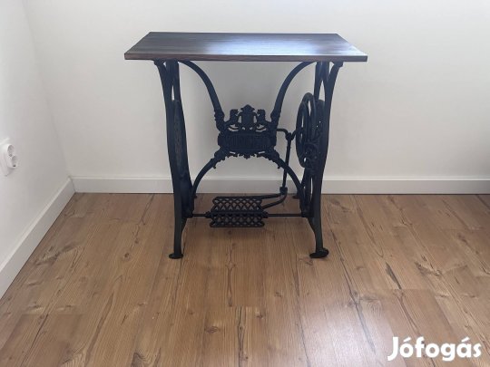 Singer varrógép asztal 