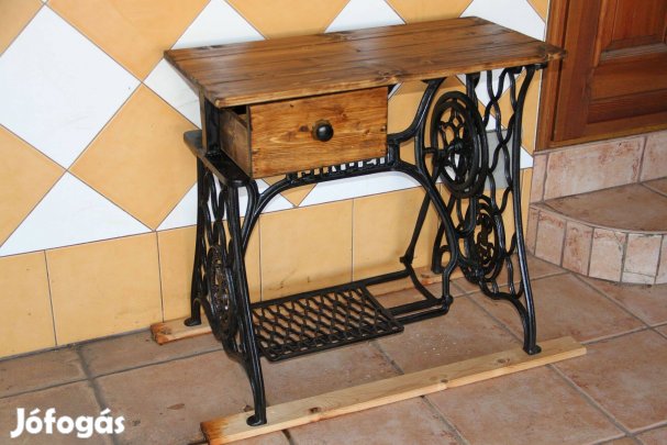 Singer varrógépasztal fiókkal