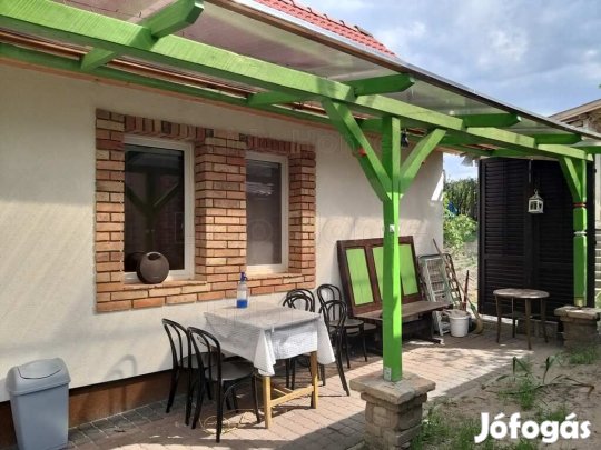 Siófok Kertváros szélén 2 különálló kertes családi ház eladó egyben