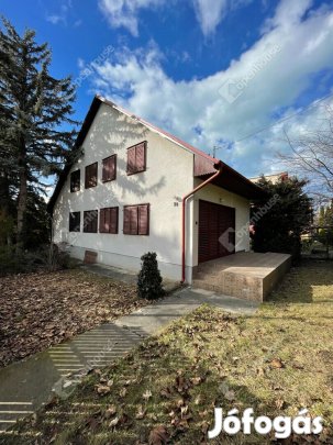 Siófok Szabadifürdőn eladó egy iker nyaraló fele