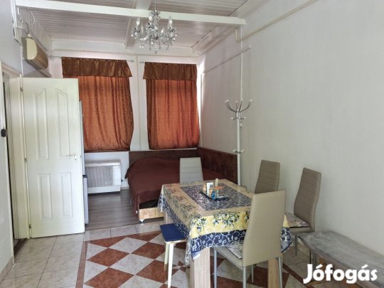 Siófok, Belváros, 41 m2-es, társasházi lakás, 2 szobás, felújítandó