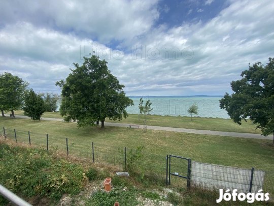Siófok, Ezüstparton panorámás lakás eladó!
