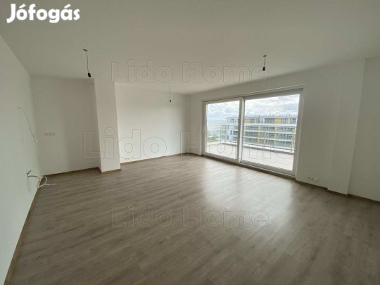 Siófok, Ezüstparton panorámás lakás eladó!